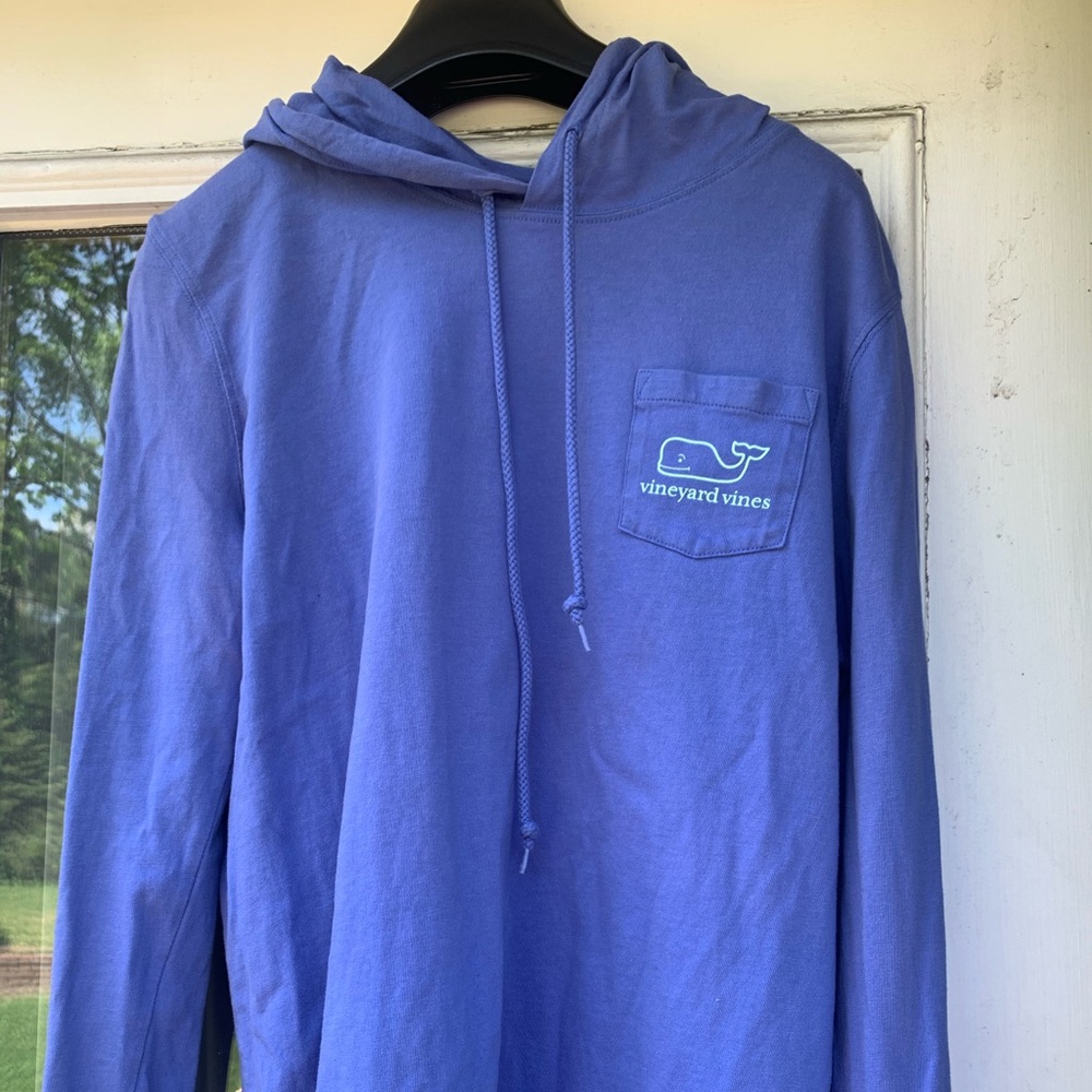 Vineyard vines shirt with hood